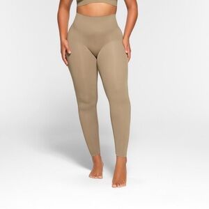 SKIMS Soft smoothing Leggings Size: S